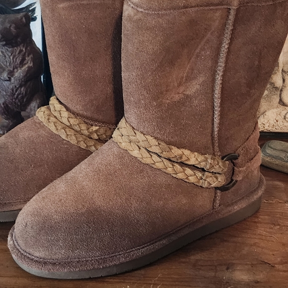 Suede Boot Size 6 w braided accent faux shearling lined - Picture 5 of 7